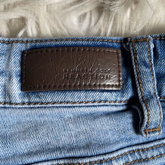Kenneth Cole Reaction Mid Rise Distressed Semi-Denim Shorts (Size: 6) - Picture 12 of 16